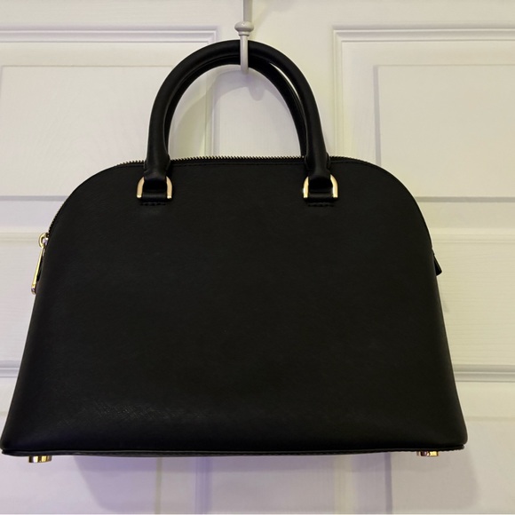 EUC Michael Kors Selma Medium
Satchel in Saffiano Leather Handbag Black - Picture 6 of 14